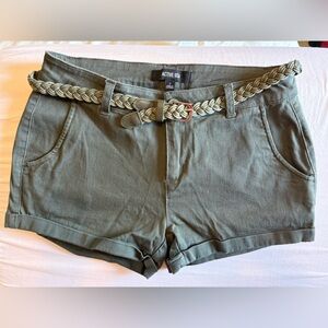 Active USA Women's Green Shorts with Belt. NWOT
